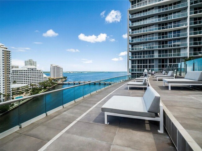 Building Photo - 485 Brickell Ave