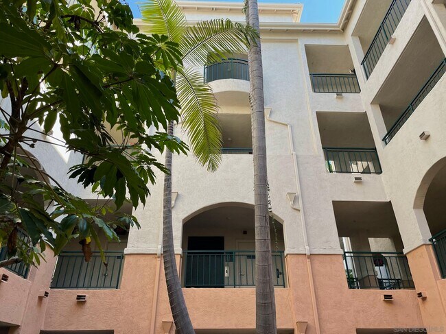 Building Photo - 640 Camino De La Reina