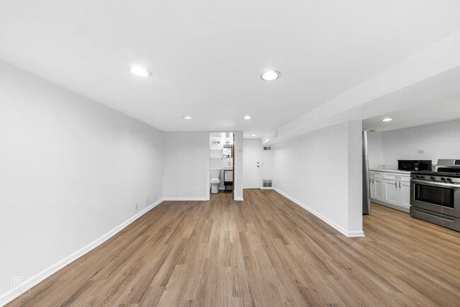 Building Photo - 3414 N Damen Ave