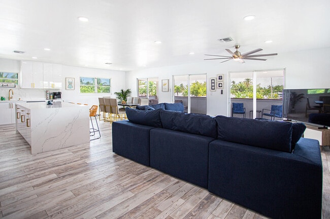 Building Photo - 1623 Venetian Dr