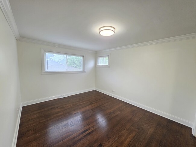 Building Photo - 9104 Oleander Ave