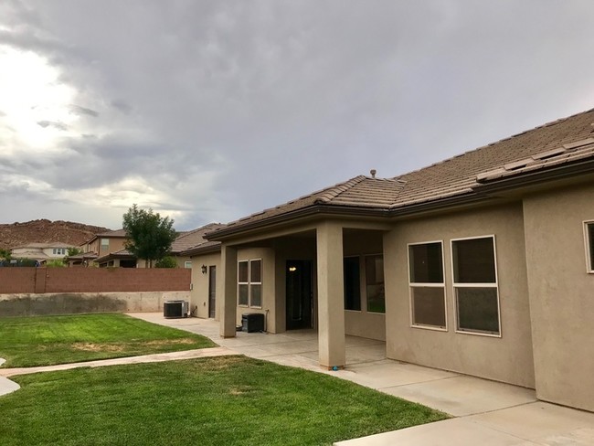Building Photo - **Beautiful Little Valley Home**