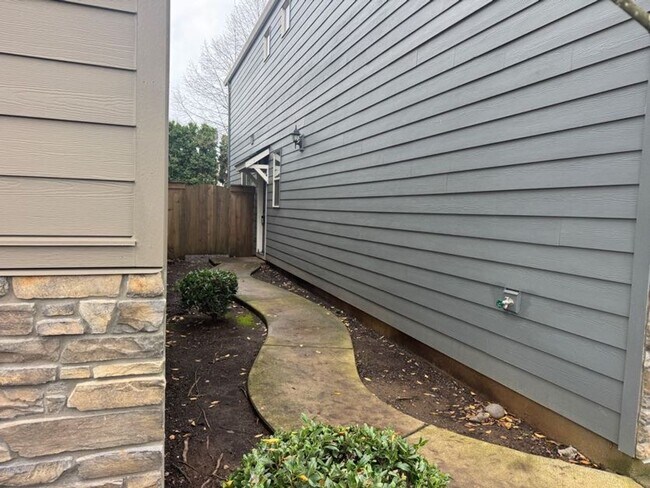 Building Photo - 2706 NE 130th Ct
