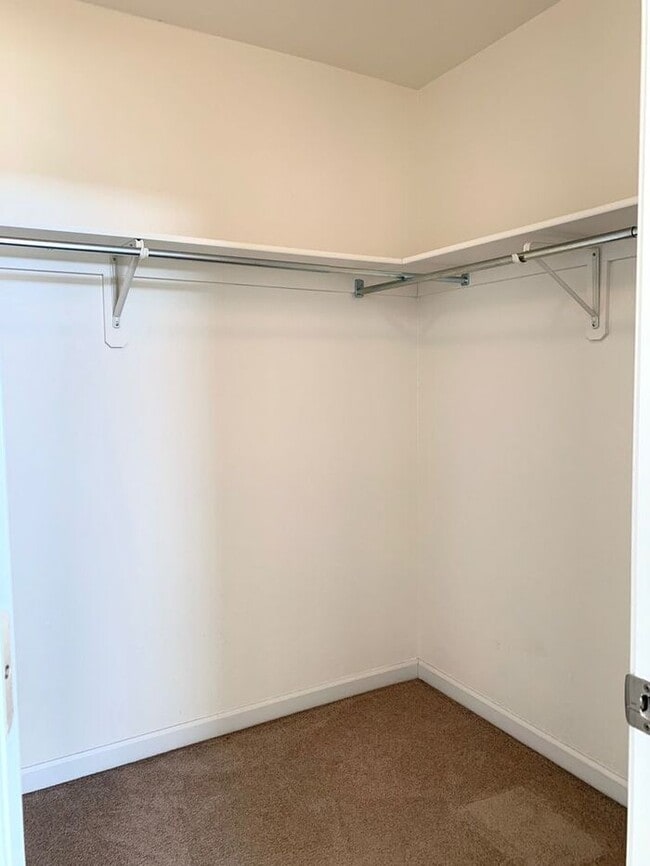 Building Photo - Spacious 3 Bedroom Townhome- Convenient Access to the Front Range