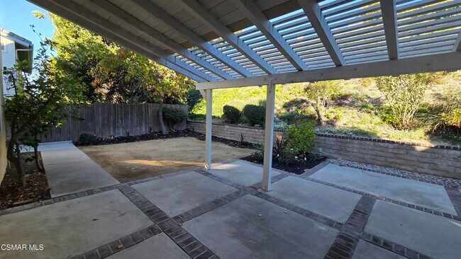 Building Photo - 1825 Sweet Briar Pl