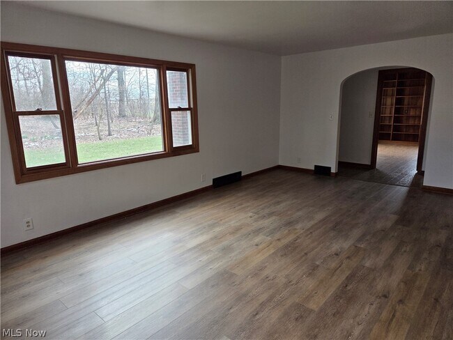 Building Photo - 3976 Faircrest St SW