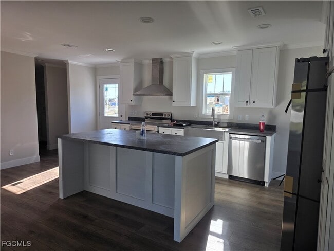 Building Photo - 101 Oak Ln