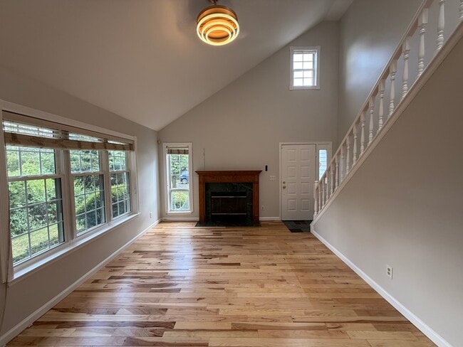 Building Photo - 271 Edgeware Ct