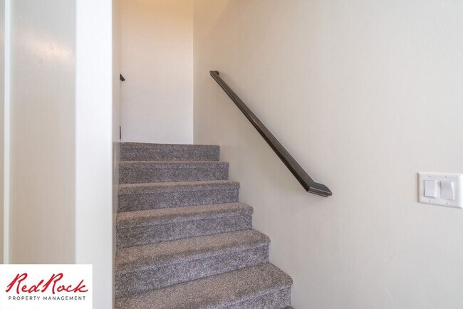 Building Photo - Adorable Stand Alone 4 Bedroom Corner Unit with Fully Fenced Backyard. Small Dogs Welcome.