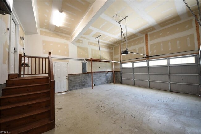 Building Photo - 721 Thayor St