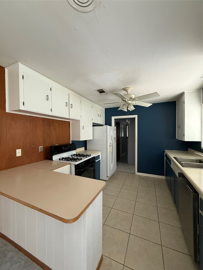 Building Photo - 7945 Cedel Dr