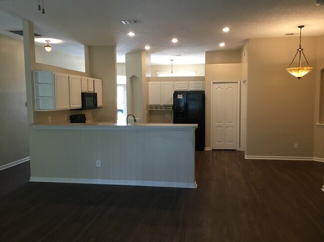 Building Photo - 8745 Edgebrook Ct