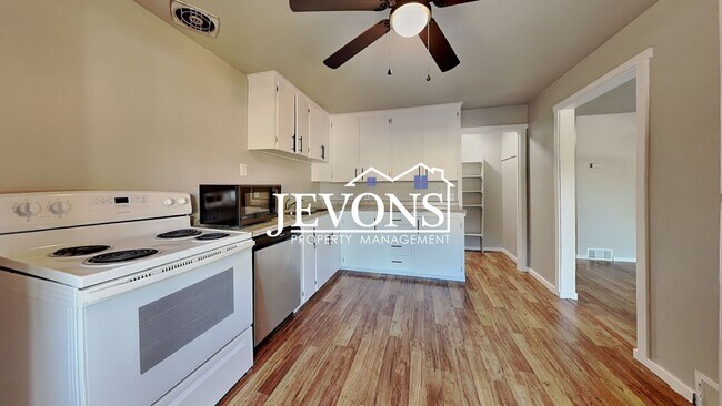 Building Photo - Inviting 2-bedroom 4-plex near Pritchard I...