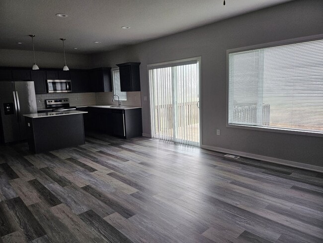 Building Photo - 3 Bed / 2.5 Bath Home in Norwalk. Move-In Special: Get 1 month FREE with an 18-Month Lease!