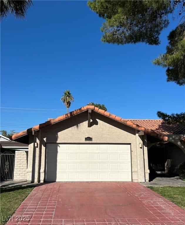 Primary Photo - 3304 Cll De El Cortez