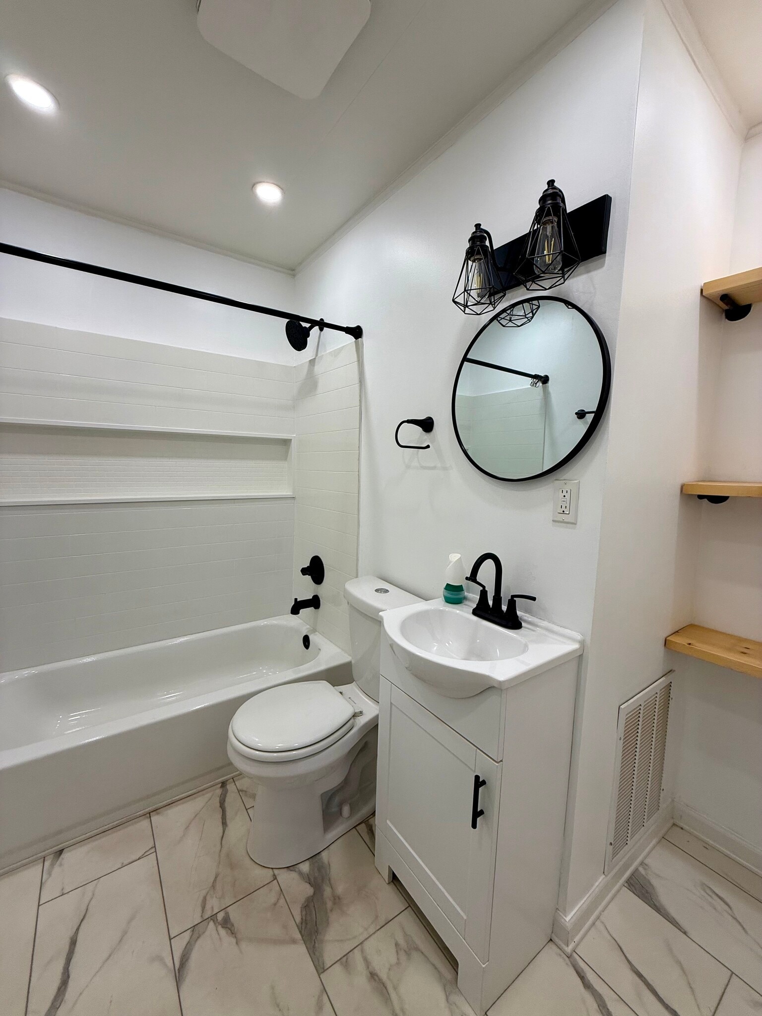 Building Photo - 622 Northview Ave