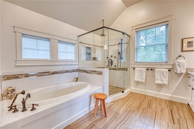 Building Photo - 997 Blue Ridge Ave NE