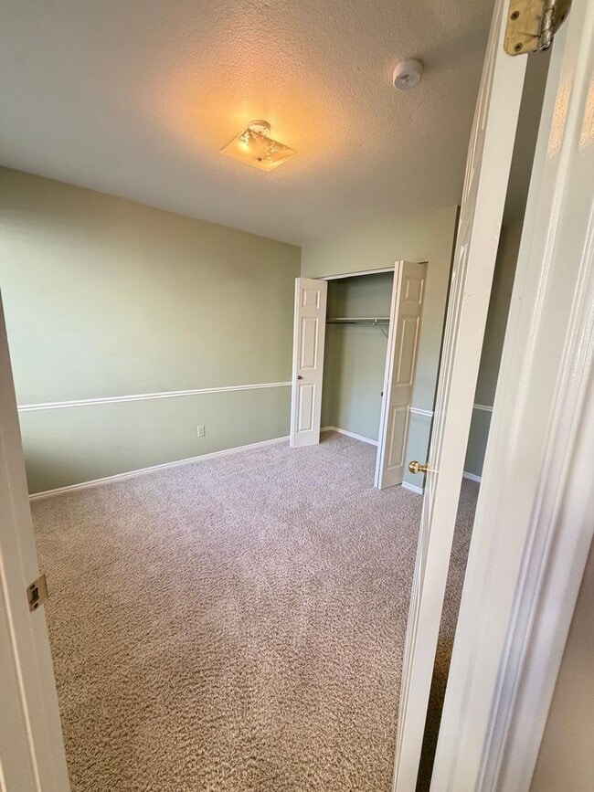 Building Photo - 2298 E Oak Leaf Way