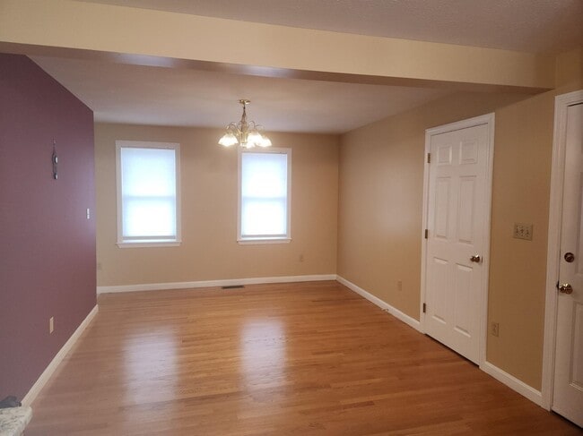 Building Photo - 2 Canter Ct