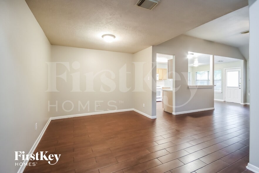 Building Photo - 26967 Crown Haven Ct