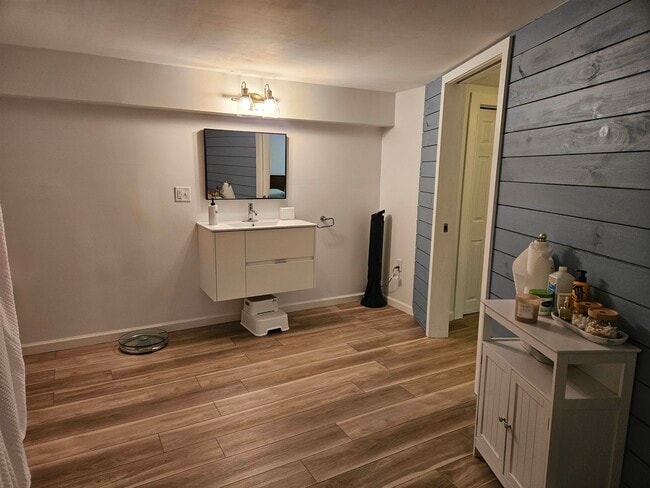 Building Photo - 13 Mitchell Rd