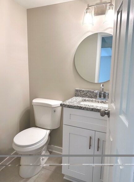 Building Photo - 4930 Farmstead Ct NE