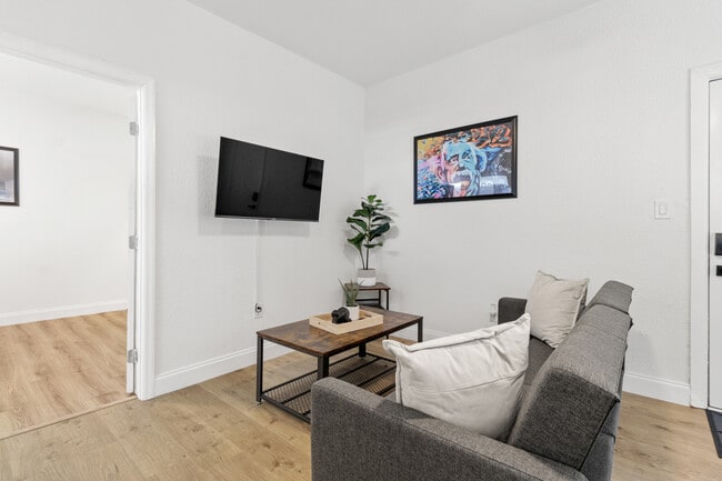 Building Photo - 911 E 23rd Ave