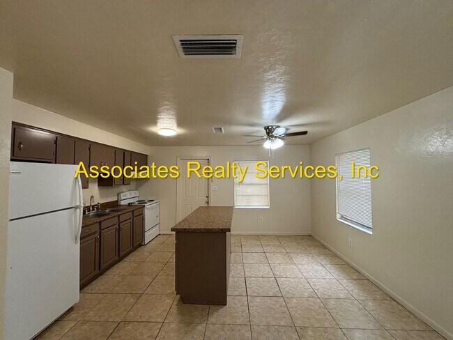 Building Photo - 3 Bed/1 bath SF Home in Hawthorne- MUST SEE!