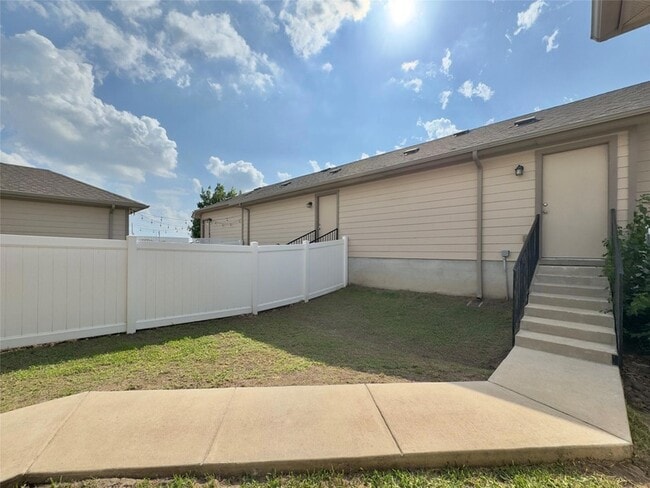 Building Photo - 713 Katmai Cir