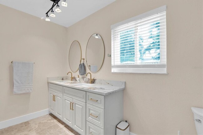 Building Photo - 518 77th Ave