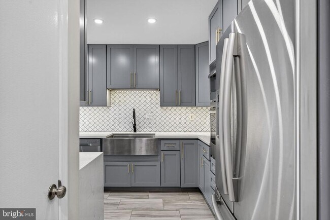 Building Photo - 8605 Western Oak Dr