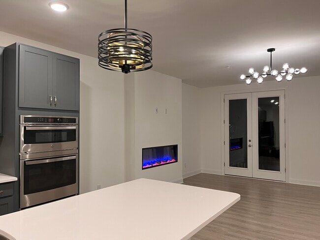 Building Photo - 1204 S Person St