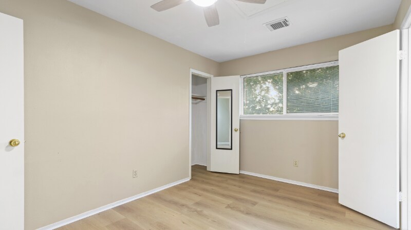 Building Photo - 10810 Sugar Hill Dr