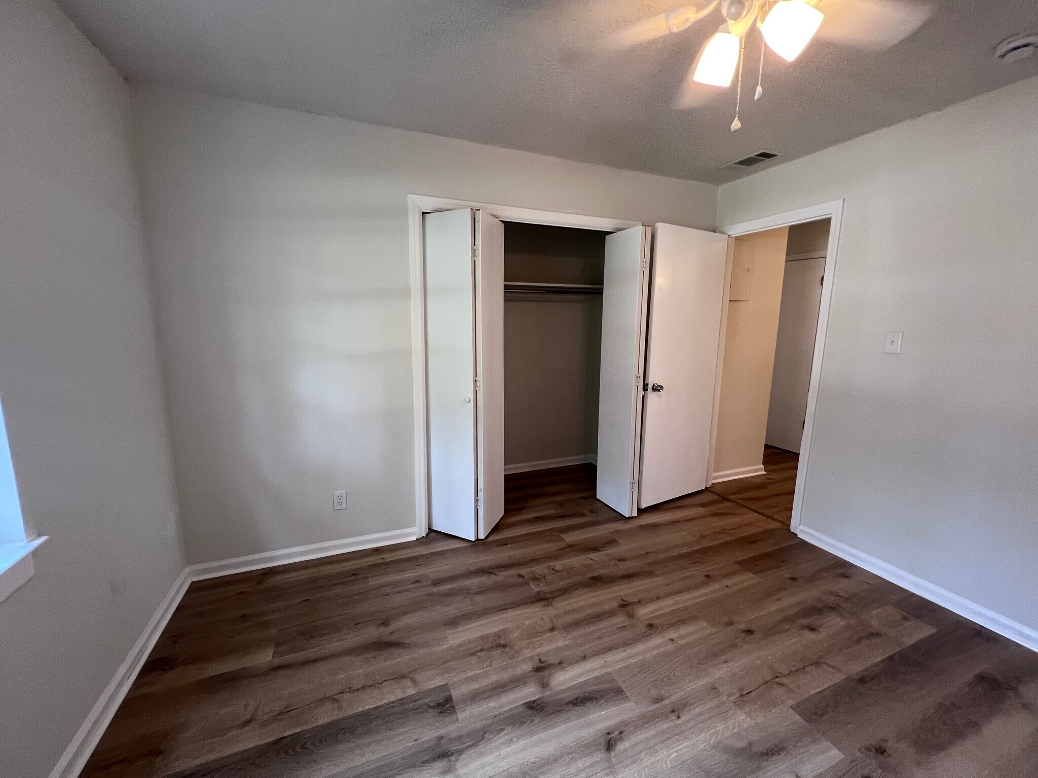 Building Photo - 6 Oak Forest Ln