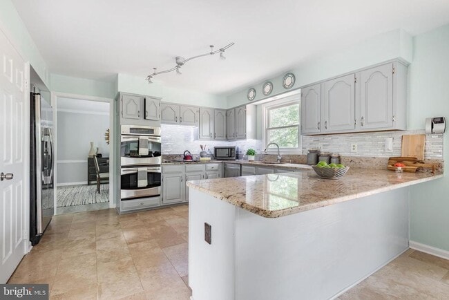 Building Photo - 9815 Wintercress Ct