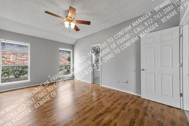 Building Photo - 9940 Queens Rd