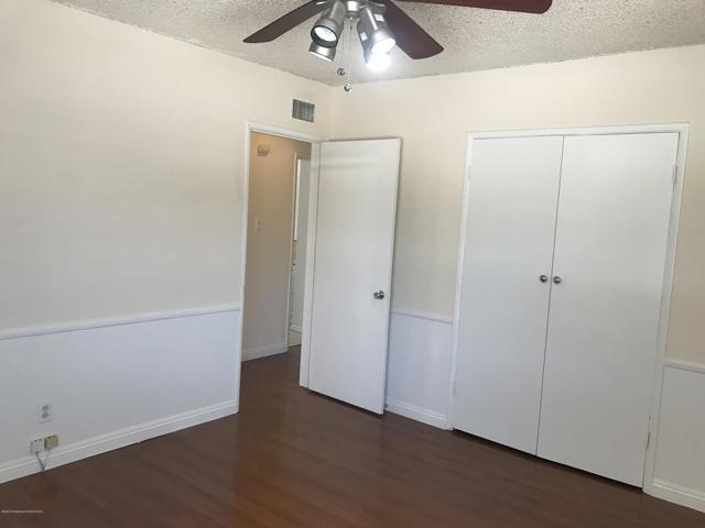 Building Photo - 840 E Florence Ave