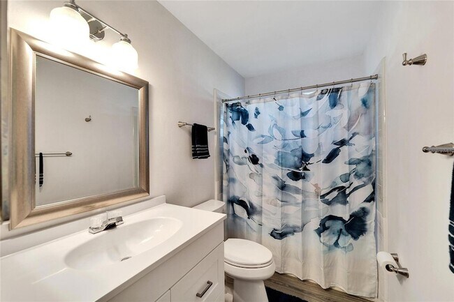 Building Photo - 1216 Hacienda Dr