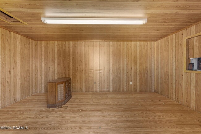 Building Photo - 300 Robert Lee Cir