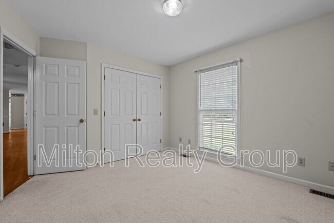 Building Photo - 464 Tirzah Dr