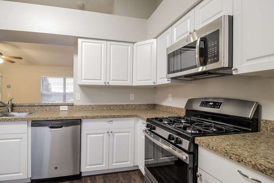 Building Photo - 13448 Silver Leaf Cir