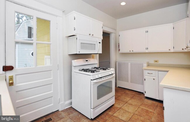 Building Photo - 3752 Kanawha St NW