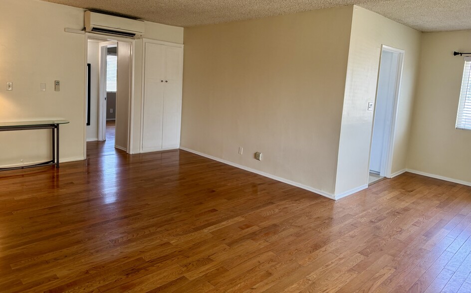 Livingroom From Entrance - 1115 Cordova St