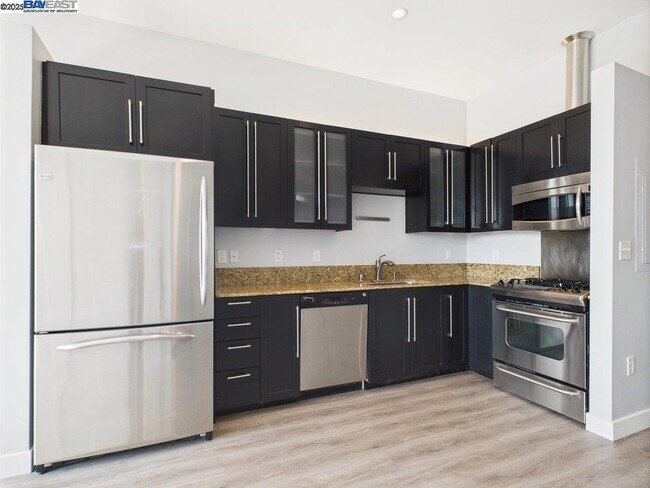 Building Photo - 1001 46th St