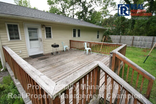 Building Photo - Charming 3 BD/2 BA Home Just 2 Miles from Camp Lejeune Main Gate