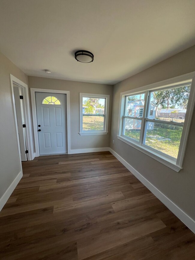 Building Photo - Totally updated !!  All new interior.  Bri...