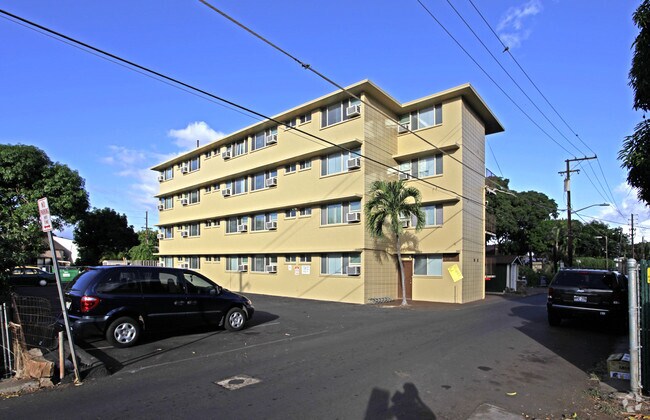 Primary Photo - Lahaina Crossroads Apartments