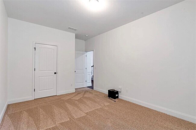 Building Photo - 2635 Azalea Bluff Dr