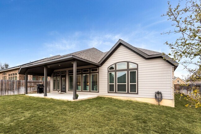 Building Photo - 2131 Thayer Cv