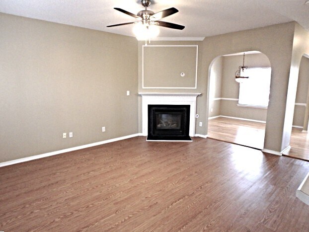 Building Photo - 3049 Buttonwood Ln